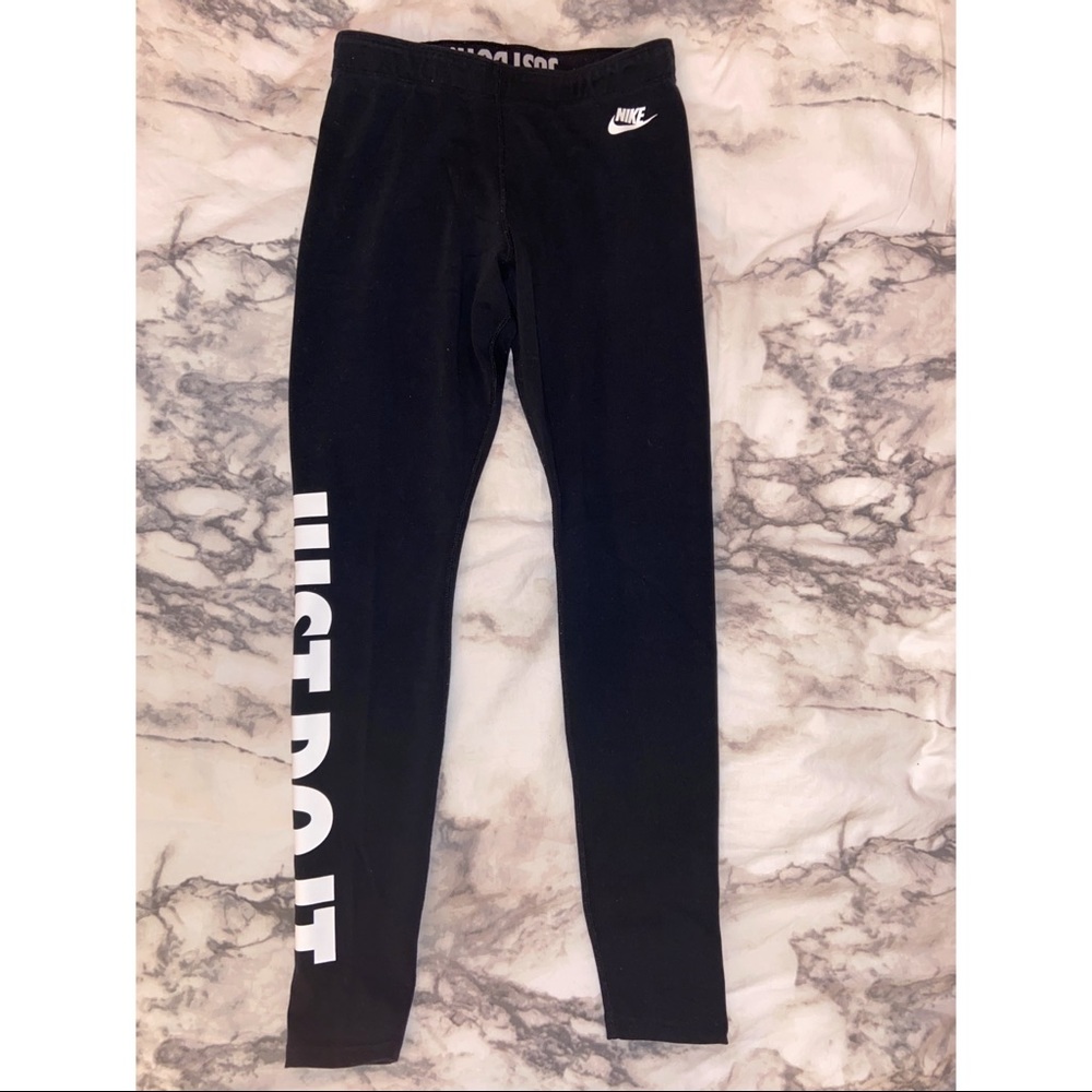 Nike woman’s black leggings
